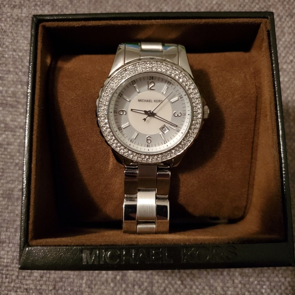 Michael Kors Link Watch- Sliver - Picture 1 of 7